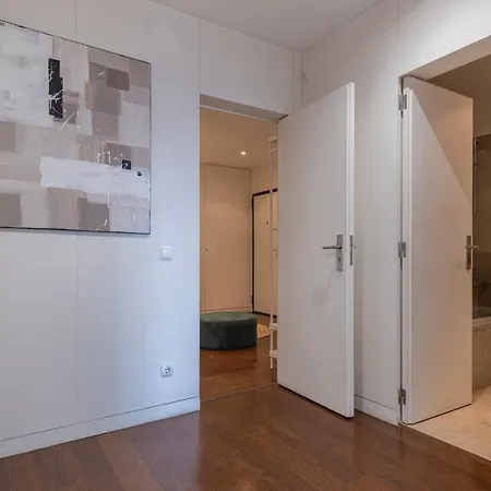 Classy 3bdr By Lovelystay *