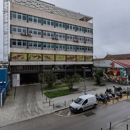 Classy 3bdr By Lovelystay *