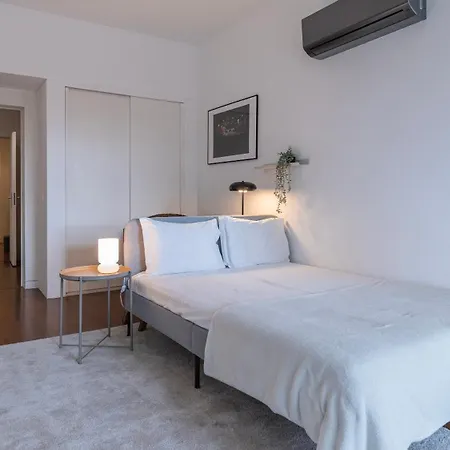 Classy 3bdr By Lovelystay Apartment